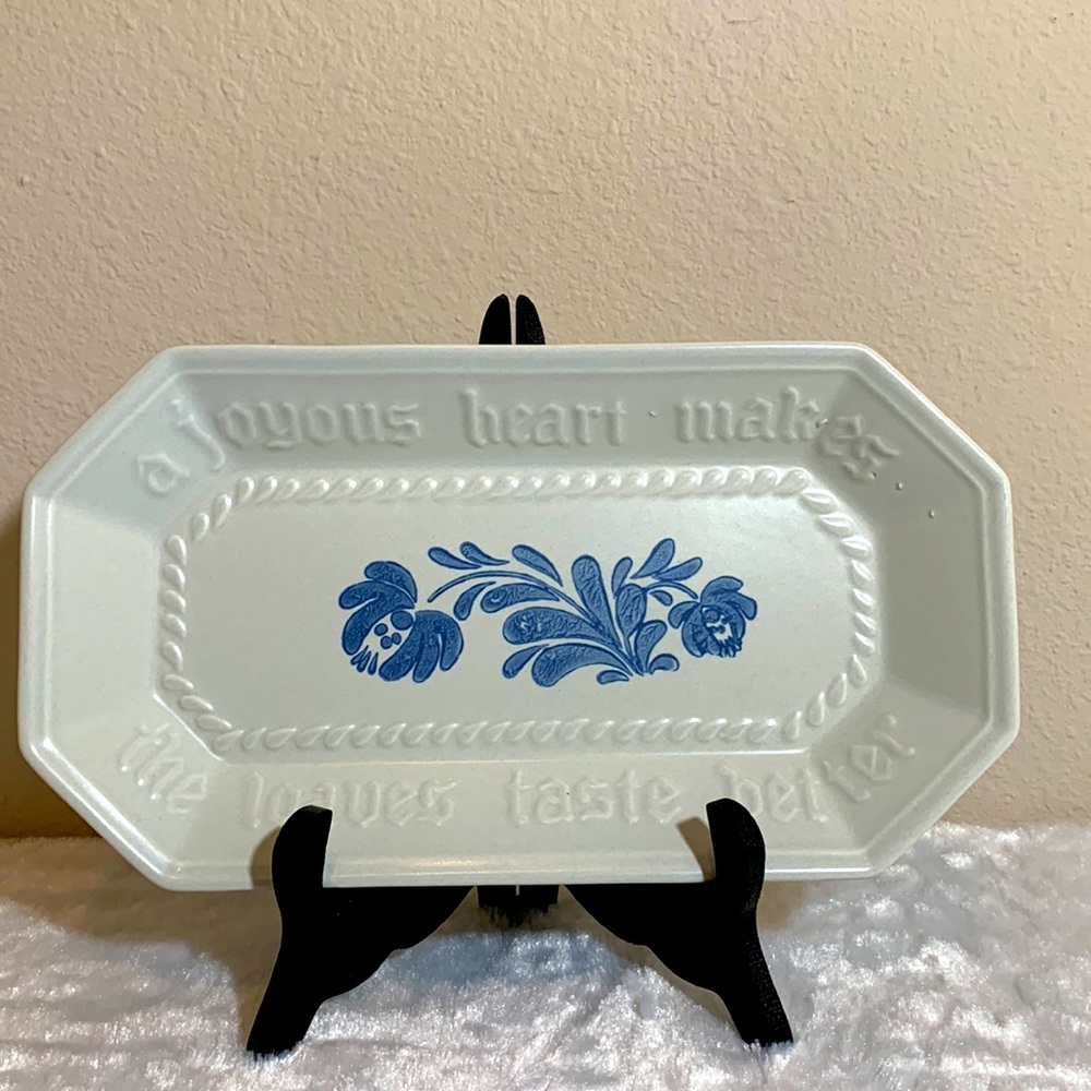 Pfaltzgraff Stoneware Yorktowne Bread Tray